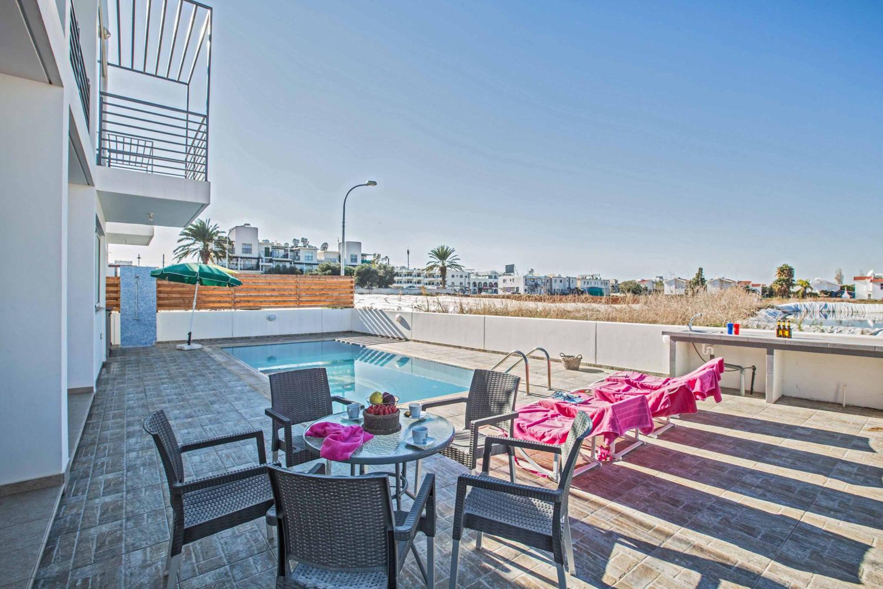 Protaras Pearl PE16