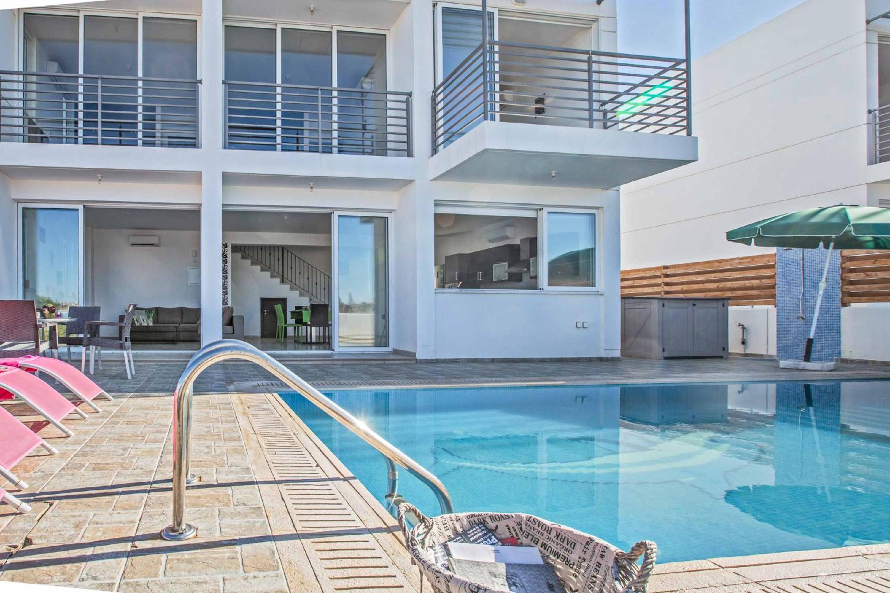 Protaras Pearl PE16