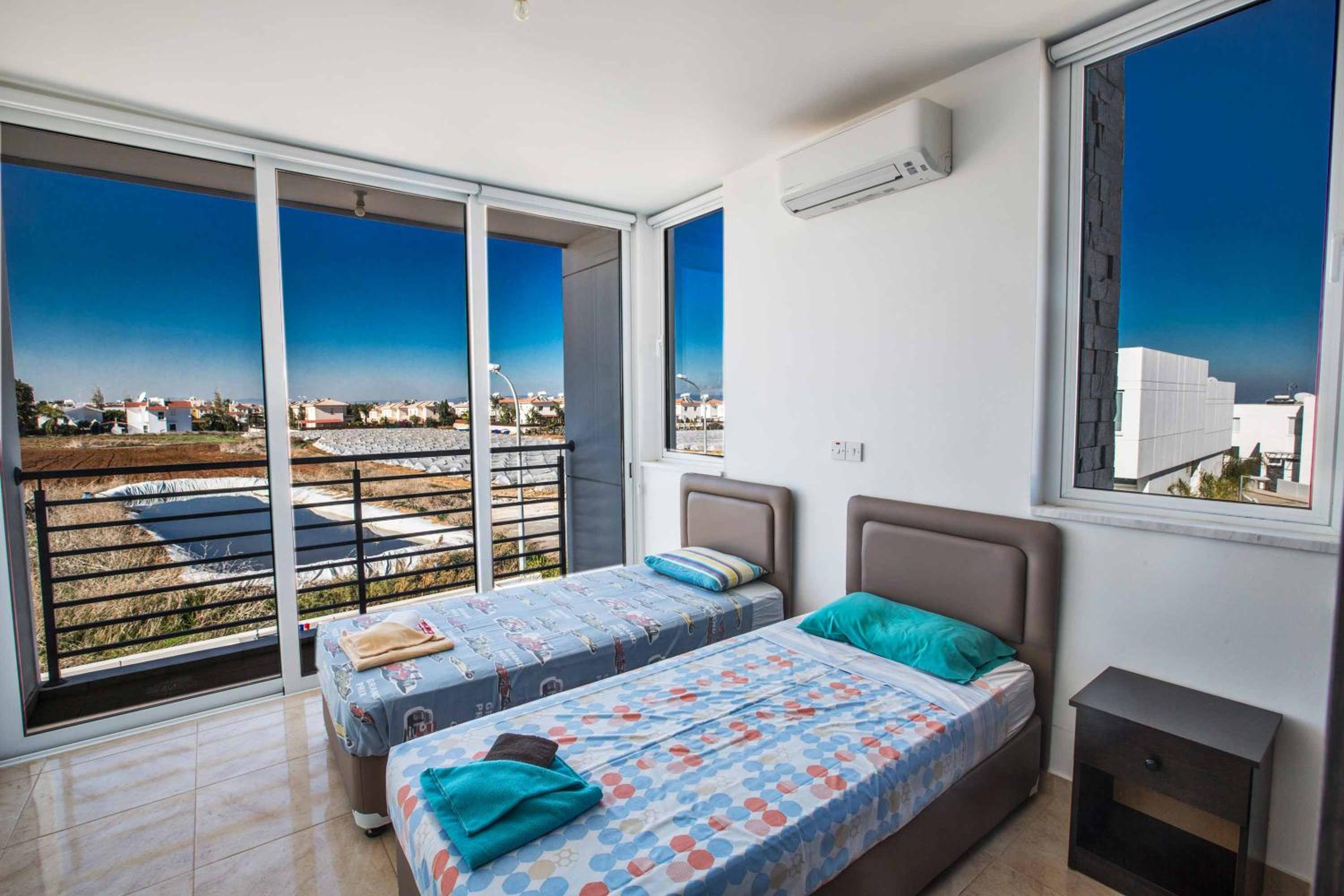 Protaras Pearl PE16
