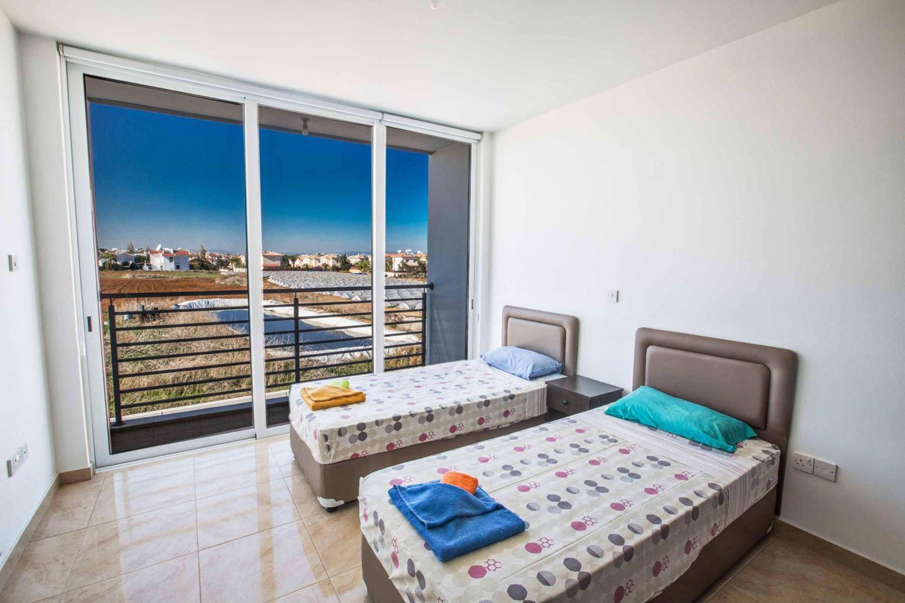 Protaras Pearl PE16