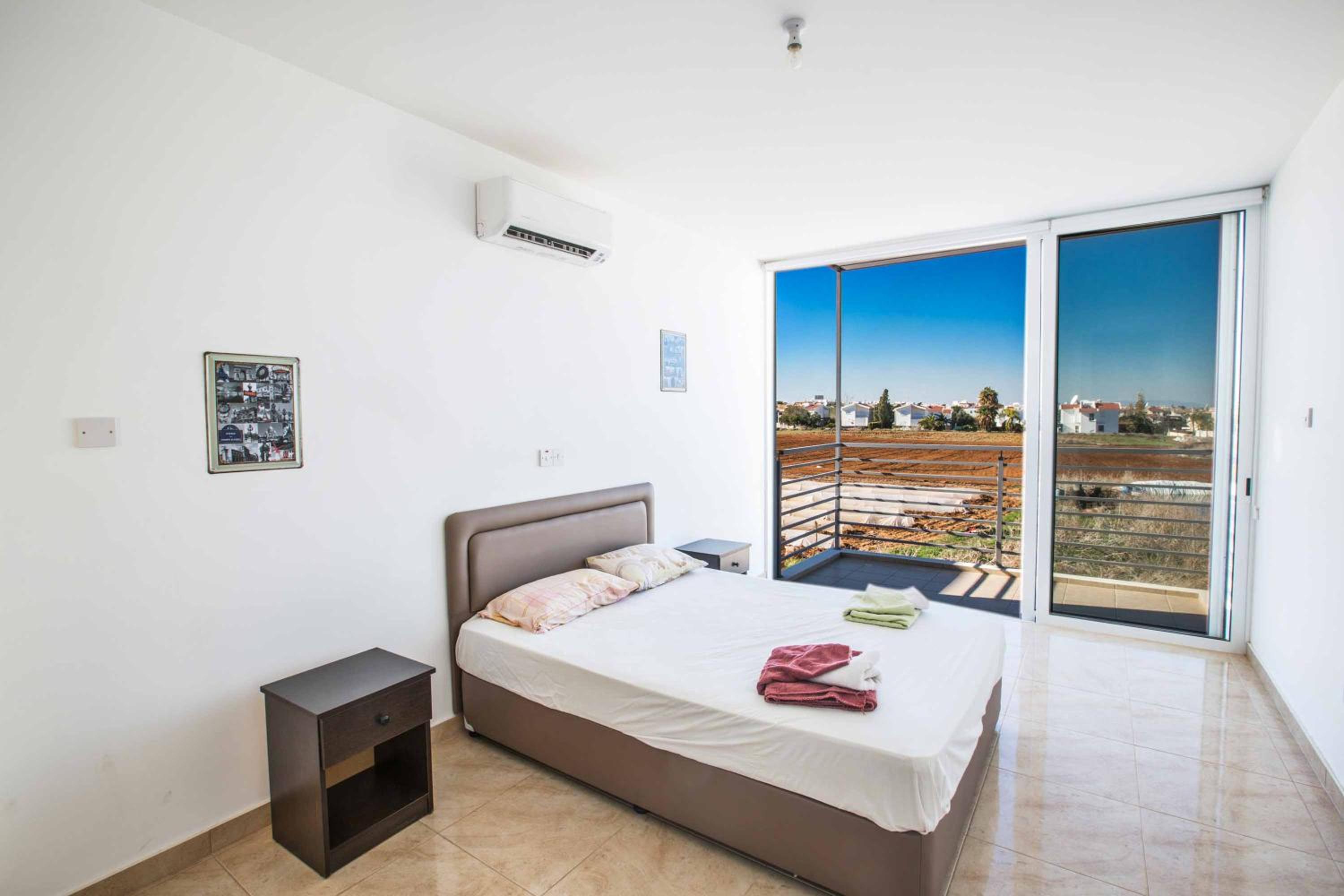Protaras Pearl PE16