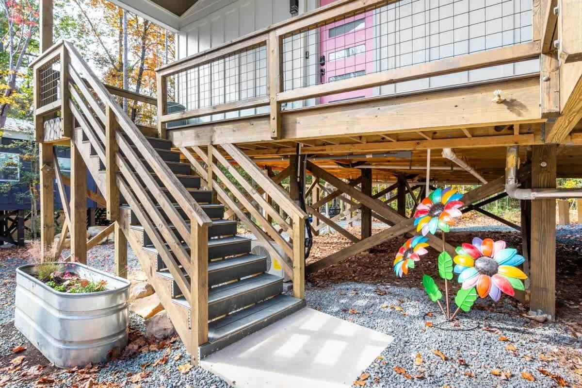 Full Bloom Tree House view 2