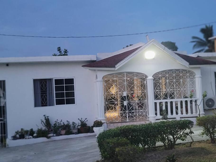 Gated 3 Bedroom in Tower Isle view 2
