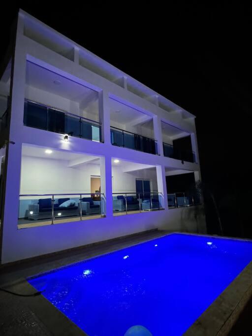 Oceanview Oasis Hermosa villa con vistas al mar
