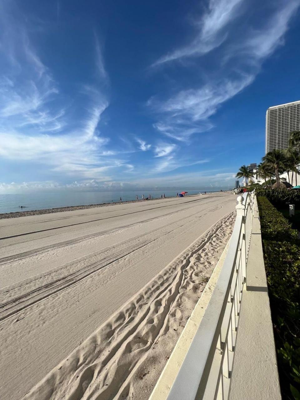 Miami Hollywood 2 Bedroom on the Beach 007-21mar
