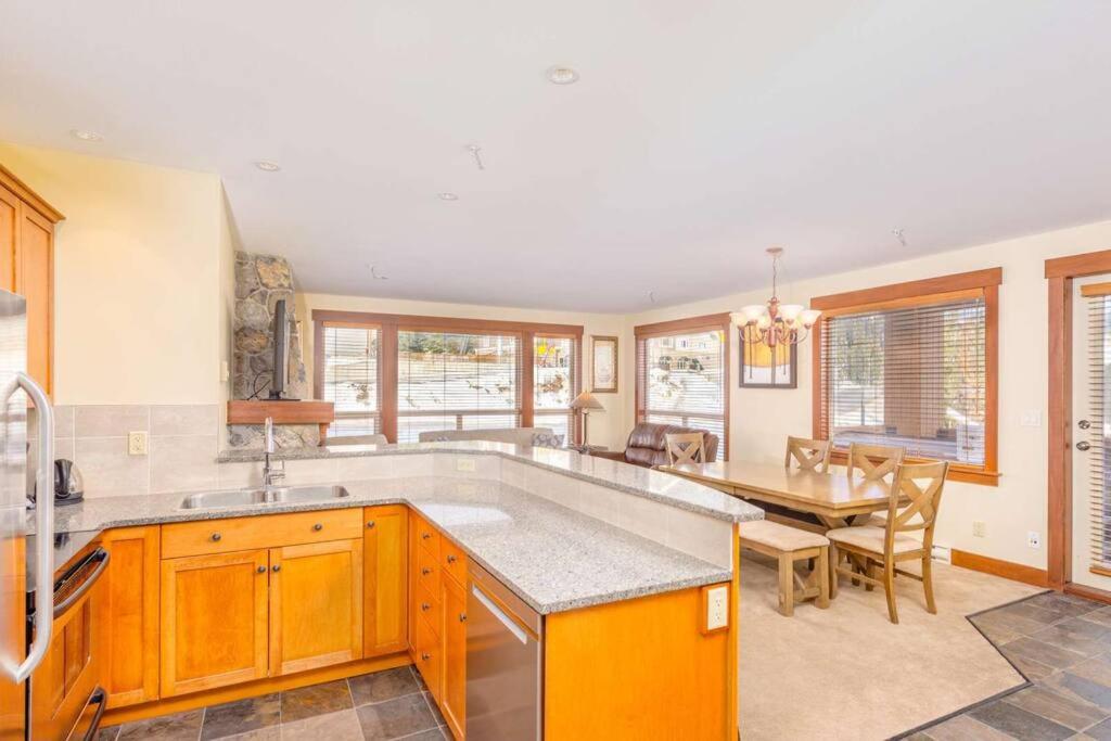Stonegate Resort Unit A206