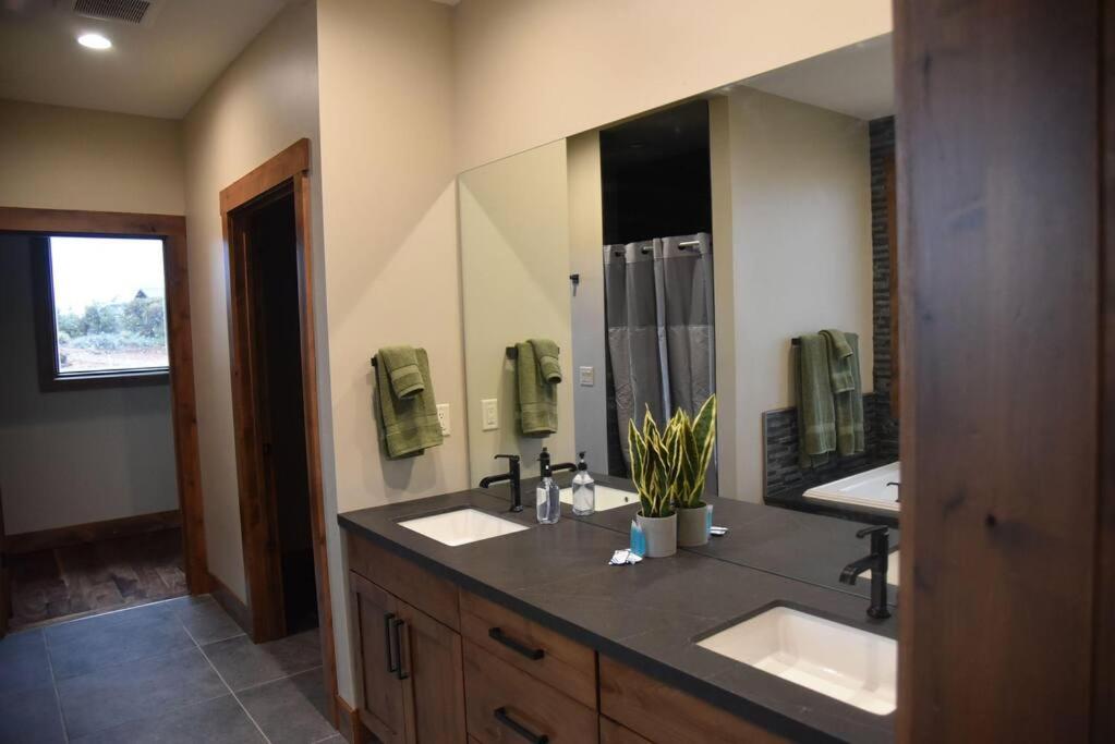 Spectacular And New Cliff Lake Lodge Six Lakes Resort