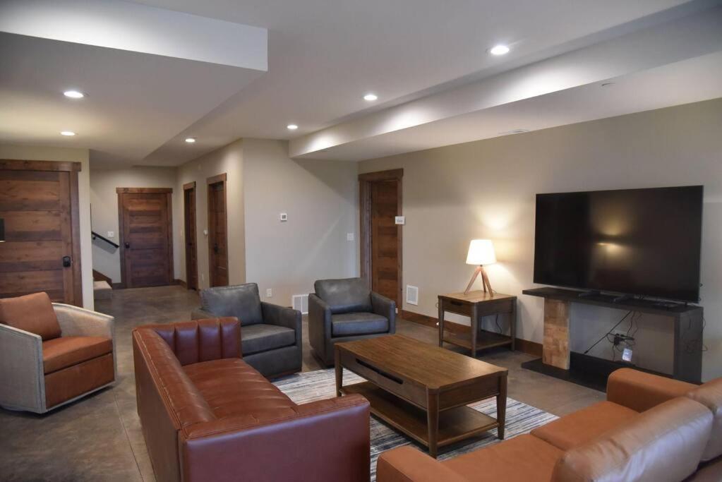 Spectacular And New Cliff Lake Lodge Six Lakes Resort