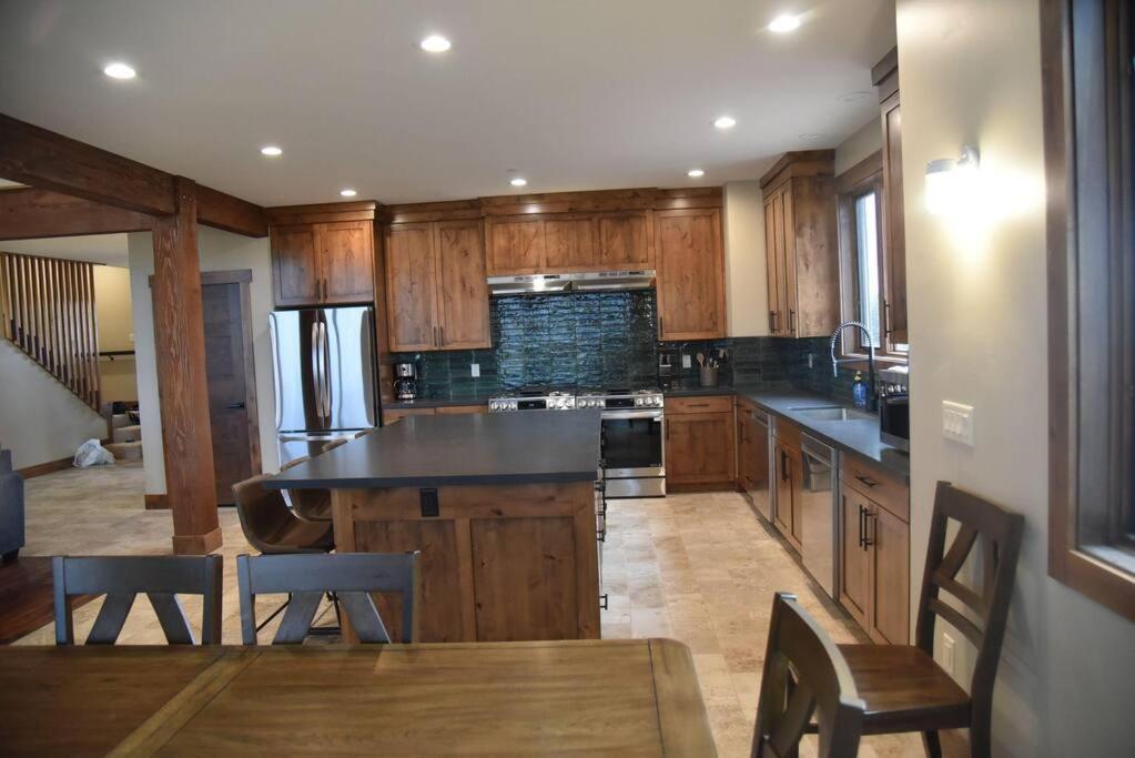 Spectacular And New Cliff Lake Lodge Six Lakes Resort