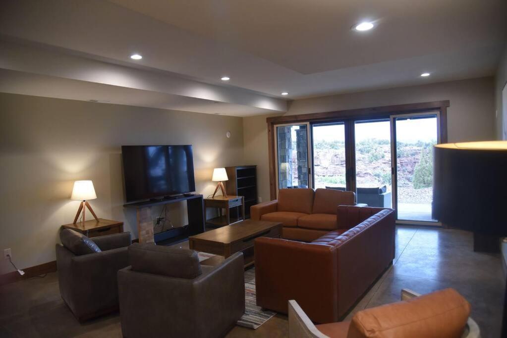Spectacular And New Cliff Lake Lodge Six Lakes Resort