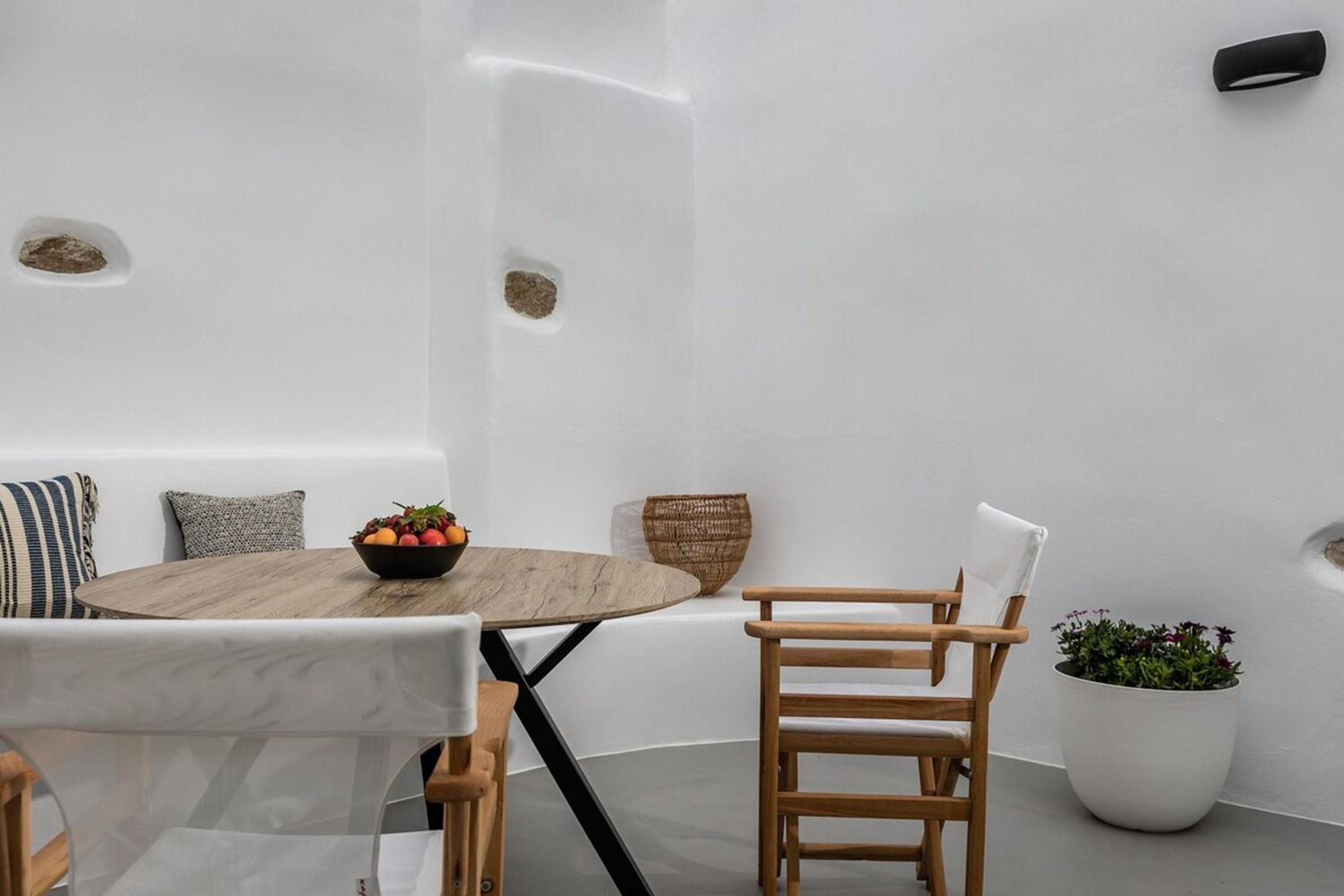 Arch Chora Home next to the Old Castle photo 5