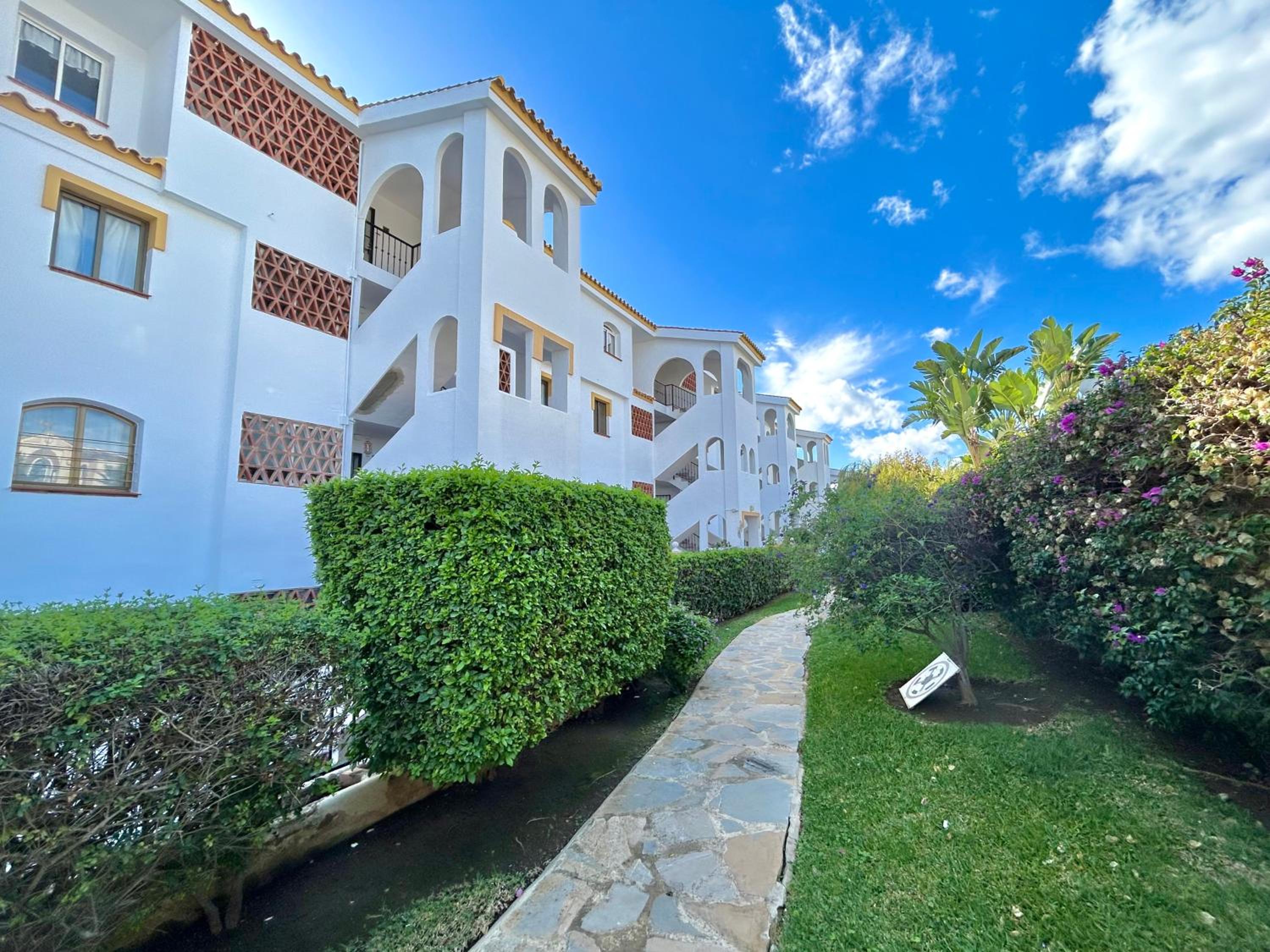 Apartamento en Mijas con terraza y vistas al mar