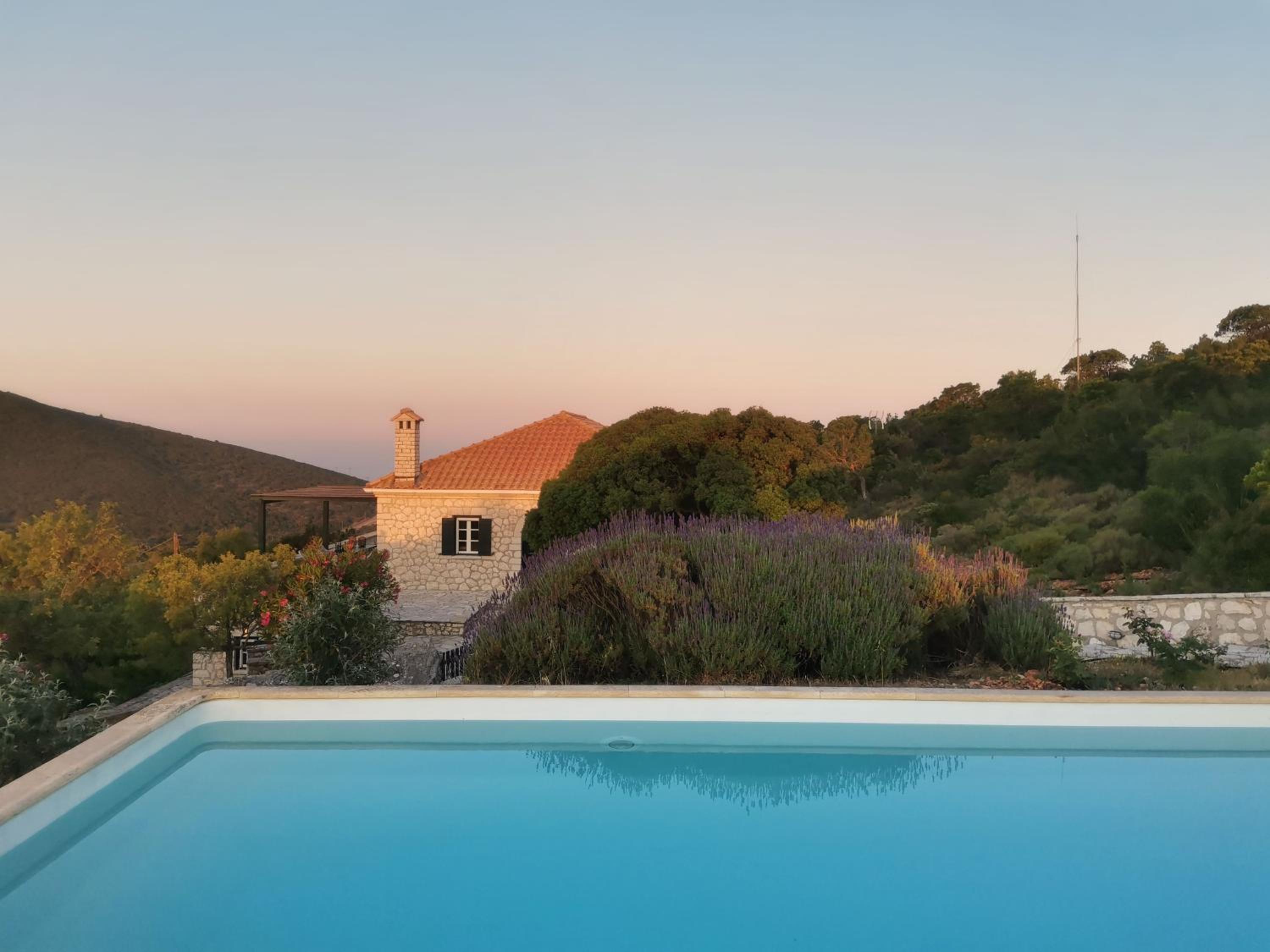 Urania Luxury Villa Geofos view 4