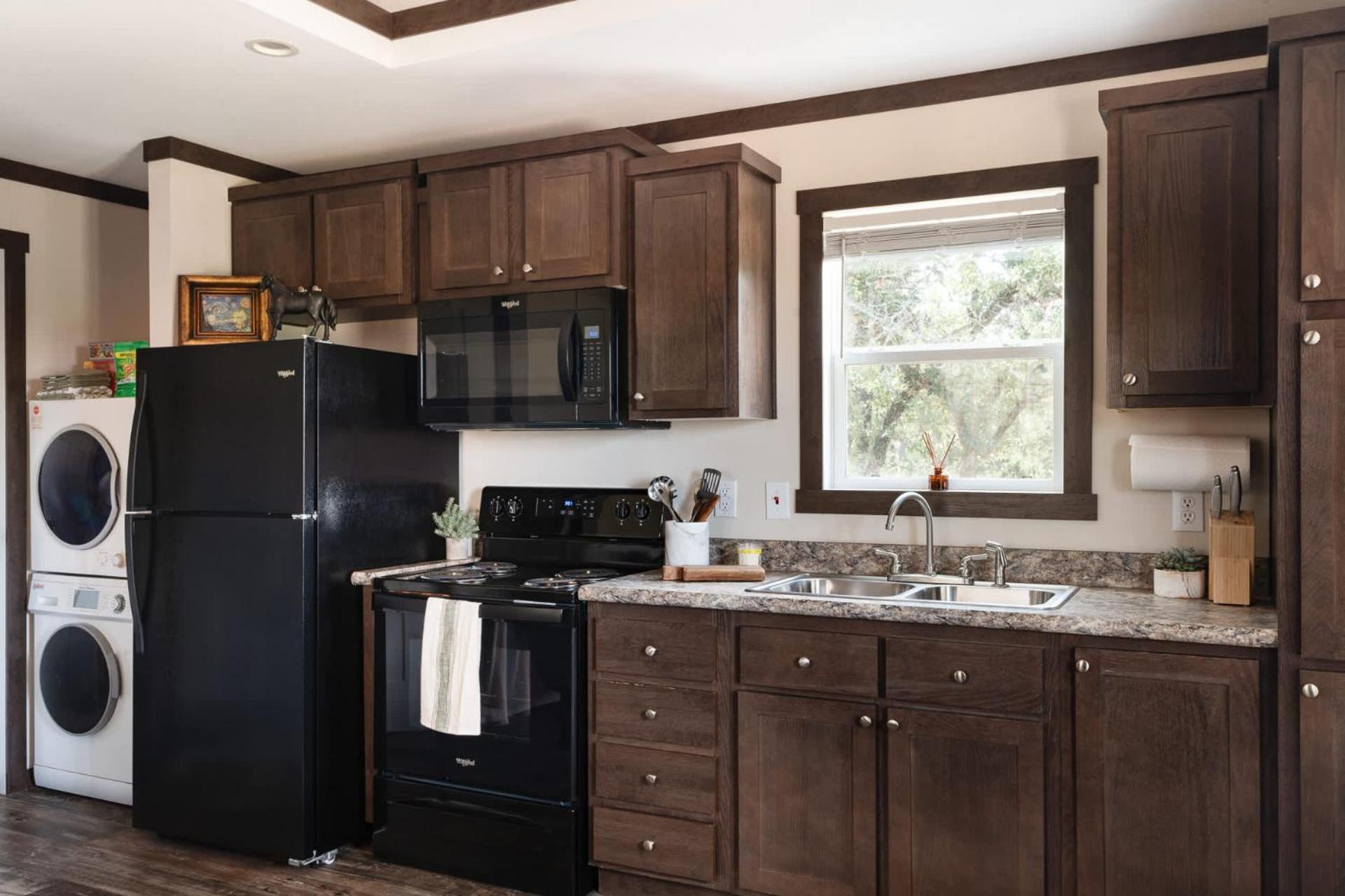 Cabin Tiny Home Close to Austin view 3