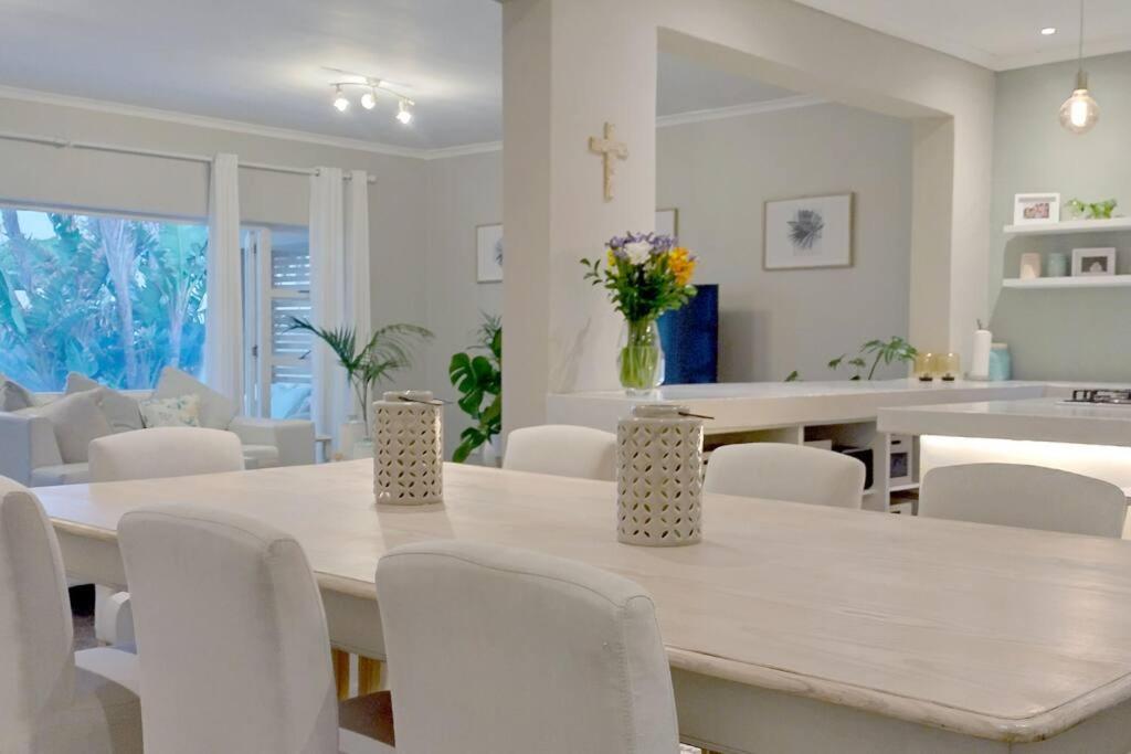 Sea Breeze Beach Home in Melkbosstrand, Cape Town view 3