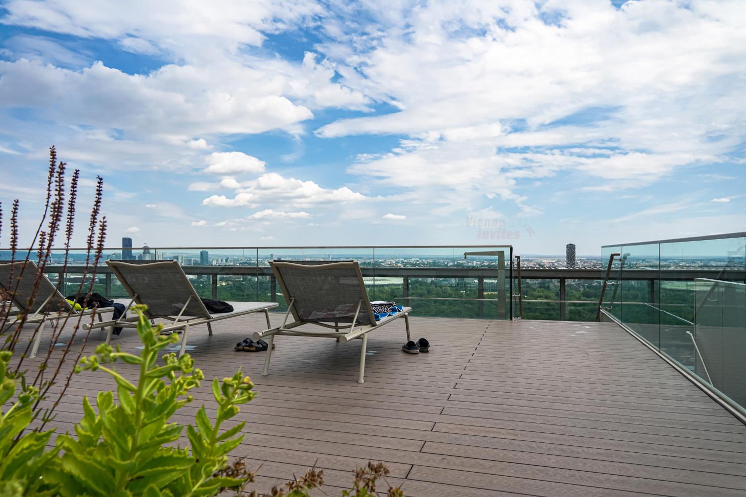 Stylish Apartment with Balcony and Pool
