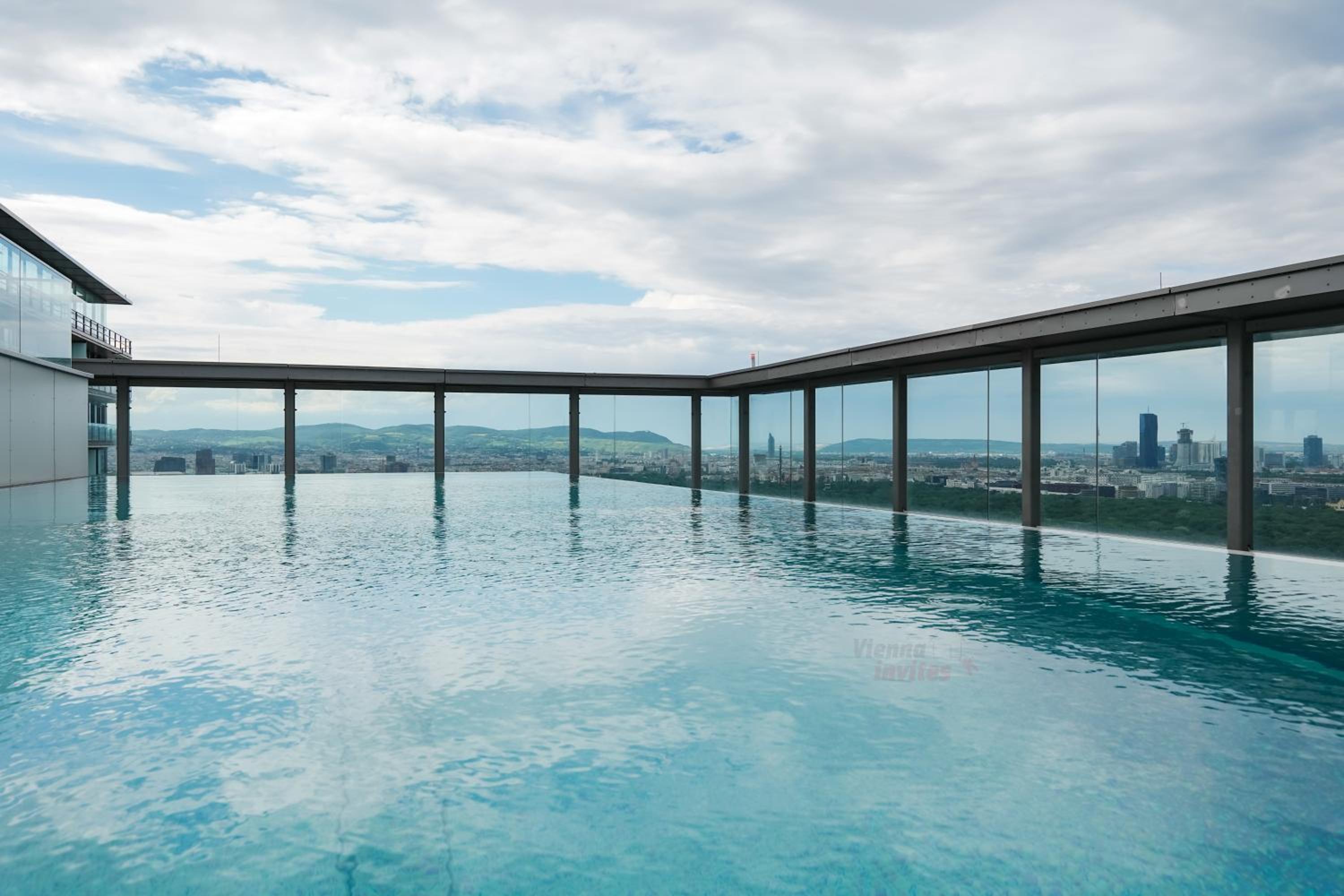 Stylish Apartment with Balcony and Pool