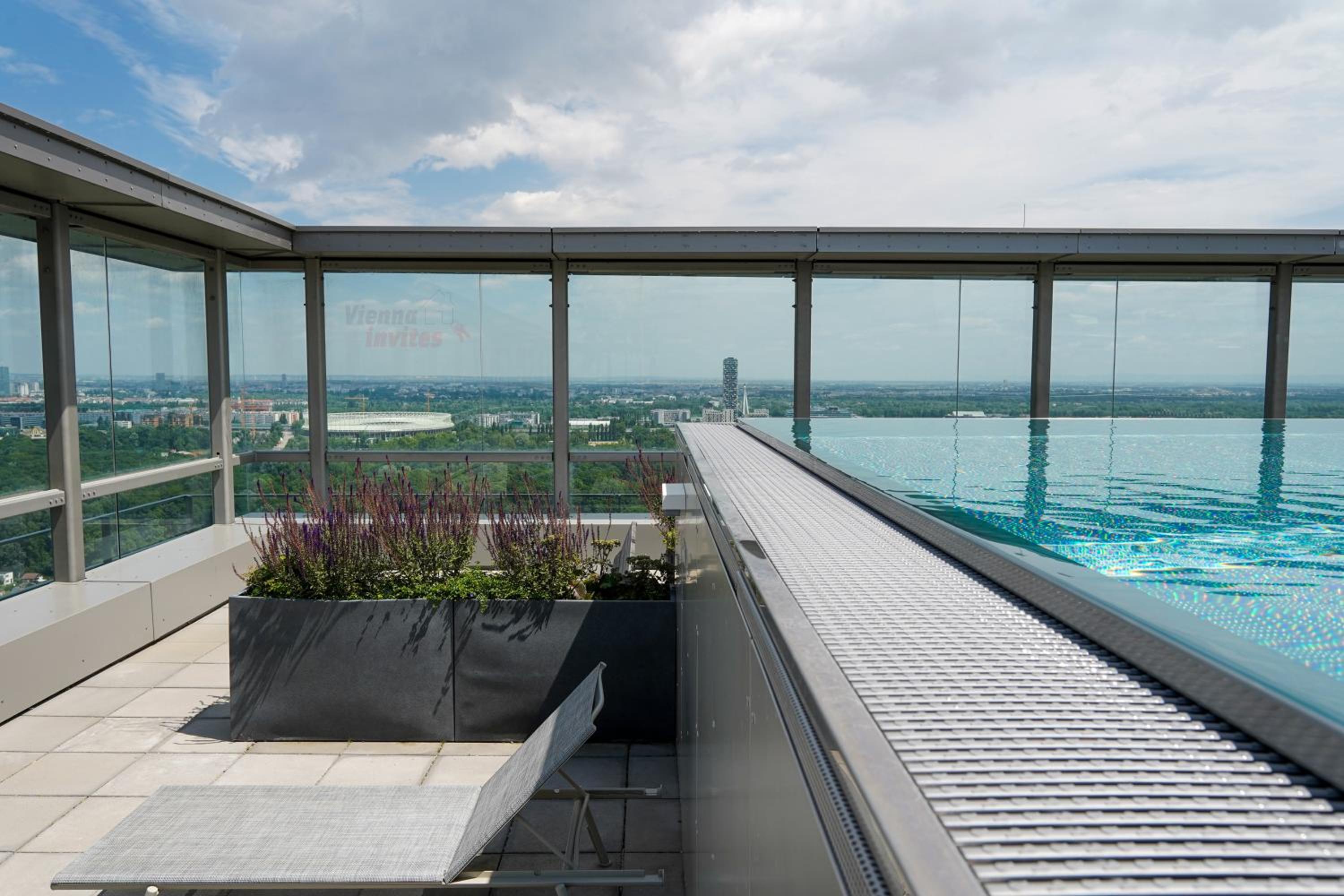Stylish Apartment with Balcony and Pool