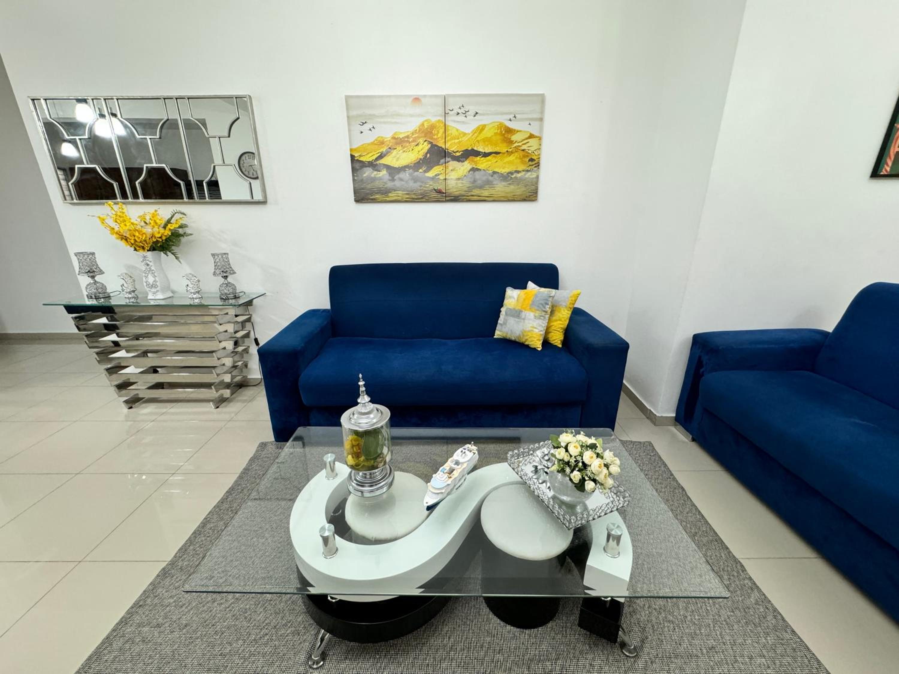 Paramount 3-Bedroom Apartment with Parking view 3