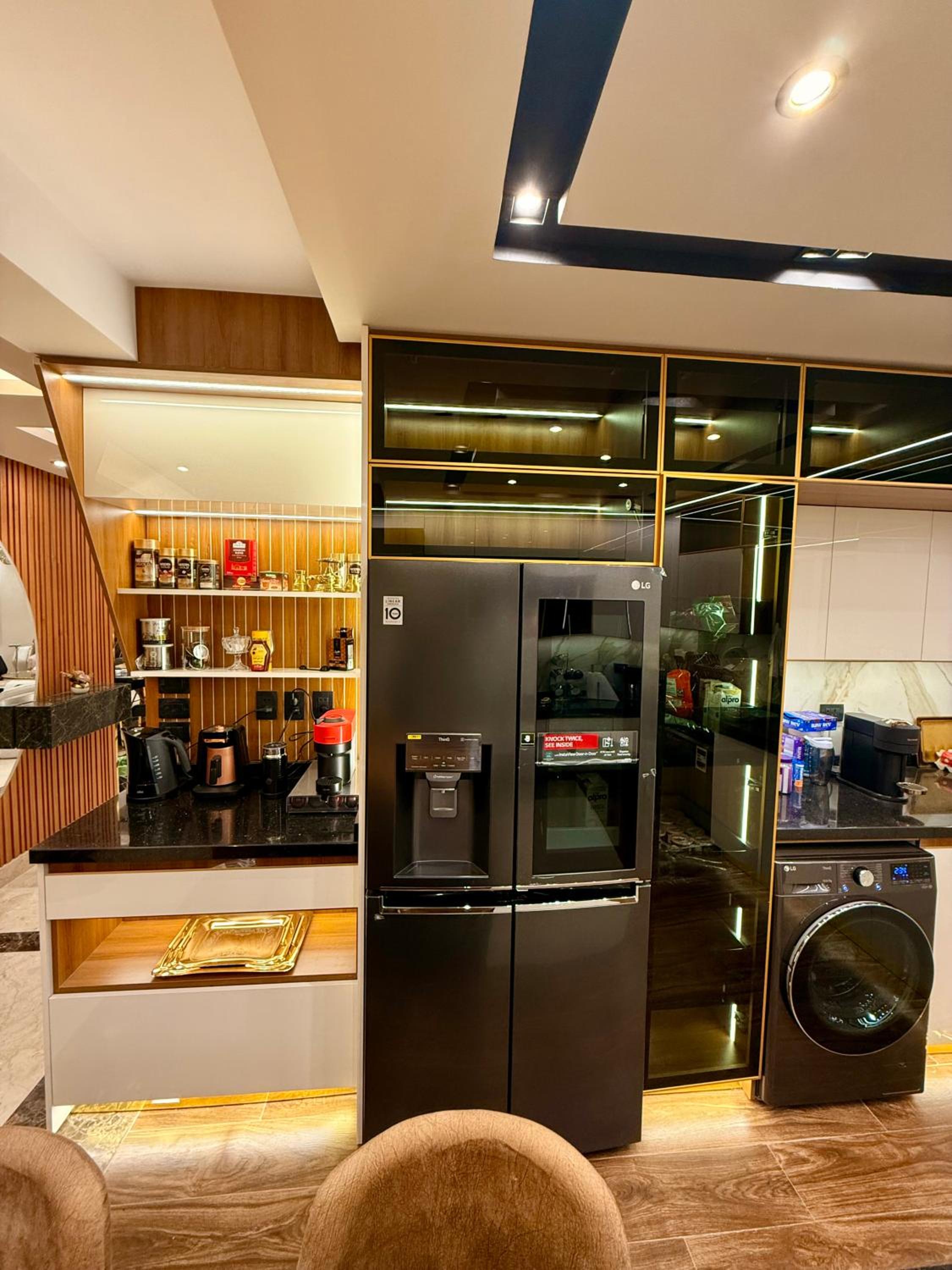 Luxury Renovated 2 bedroom Apt