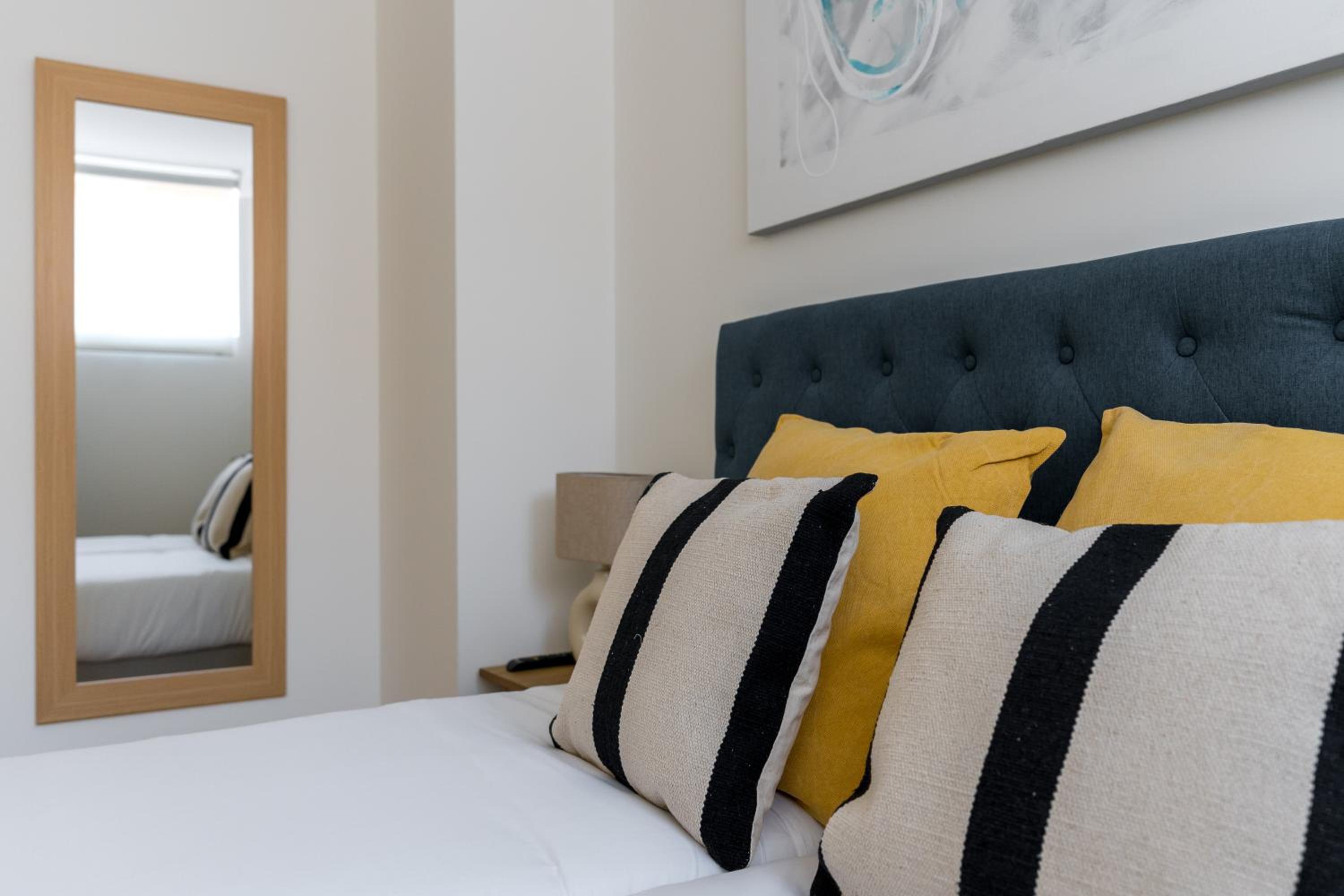 Modern and wide- 3Bd 25 Bth- Plaza Castilla photo 5