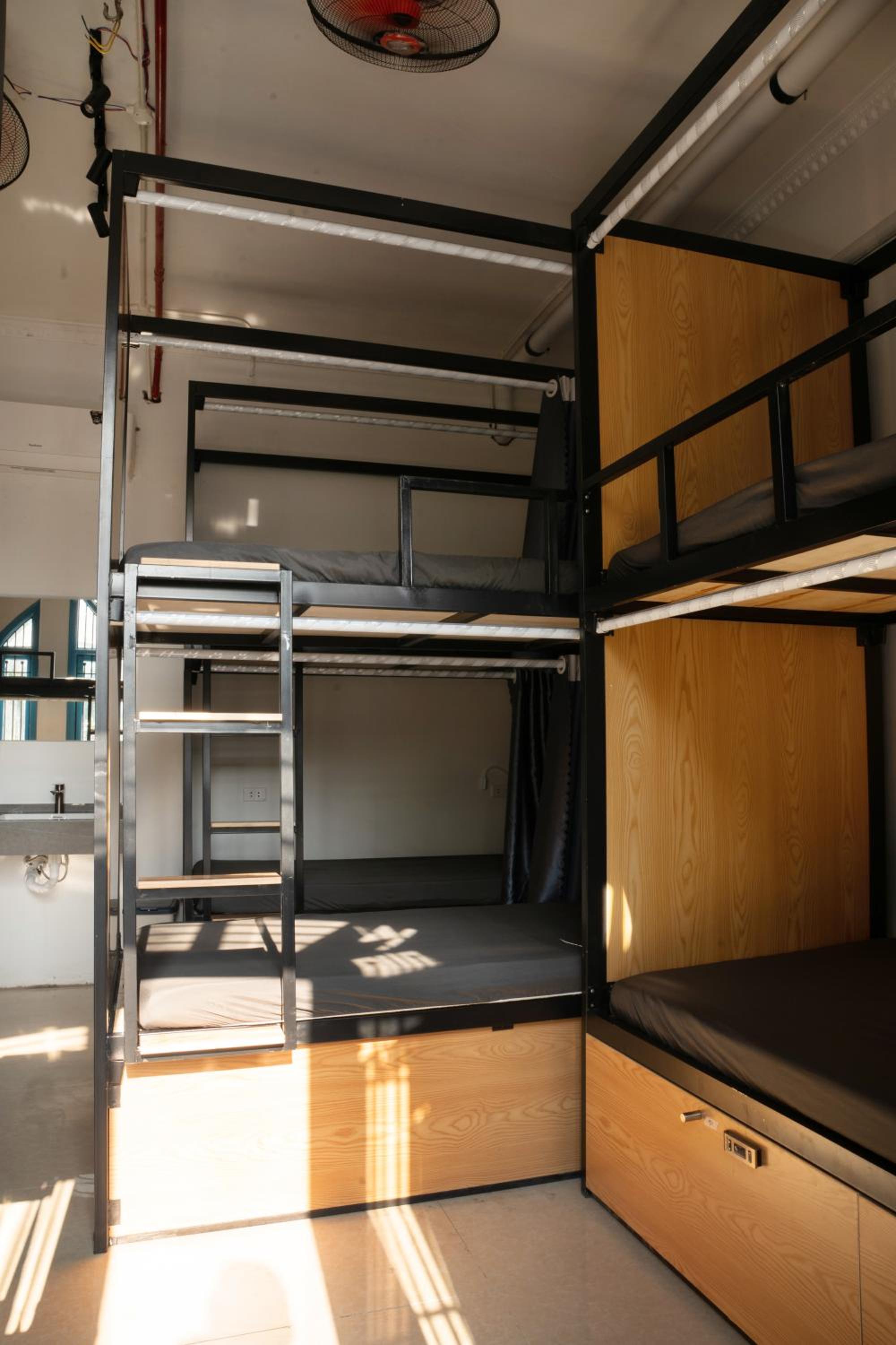 Quiri Hostel Hanoi