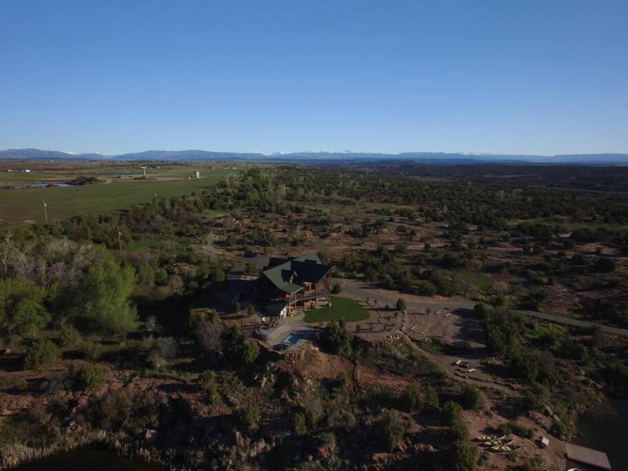 Beautiful Lake-Side 5 Bedroom Lodge view 3