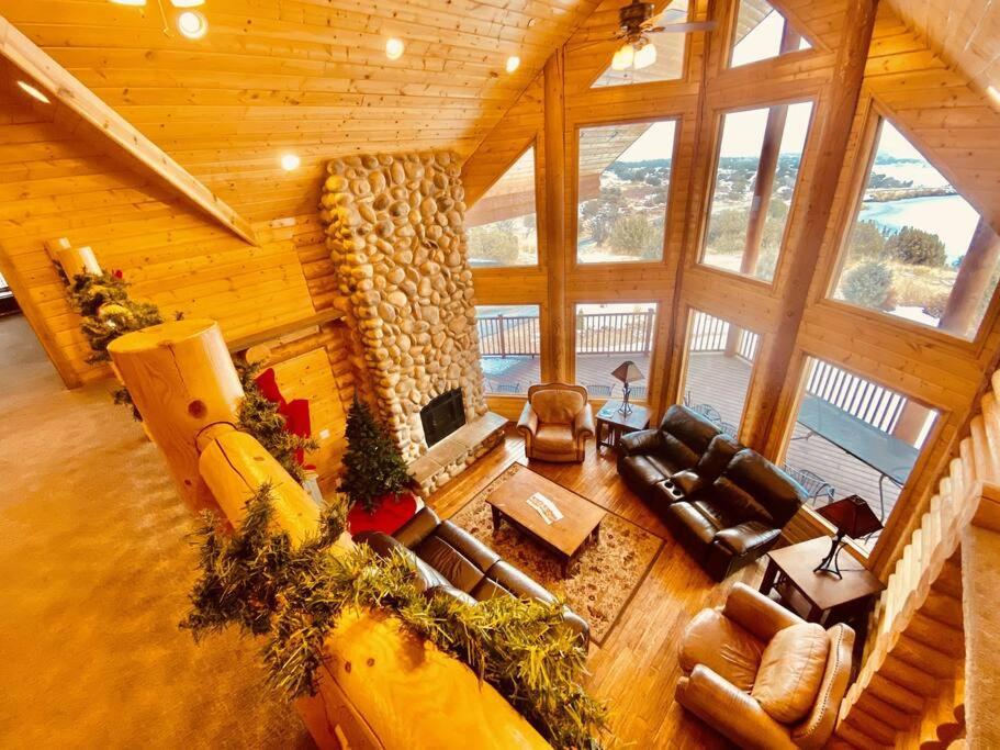 Beautiful Lake-Side 5 Bedroom Lodge view 4