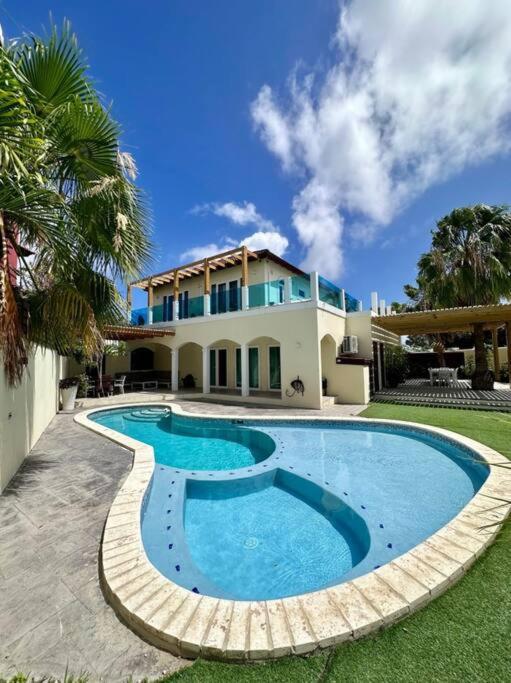 Palm Beach 6 bedroom Villa with Private Pool behind Marriott