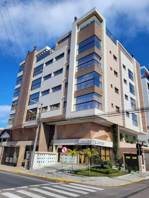 2 suítes novo, vista mar, alto padrão, piscina aquecida condominio