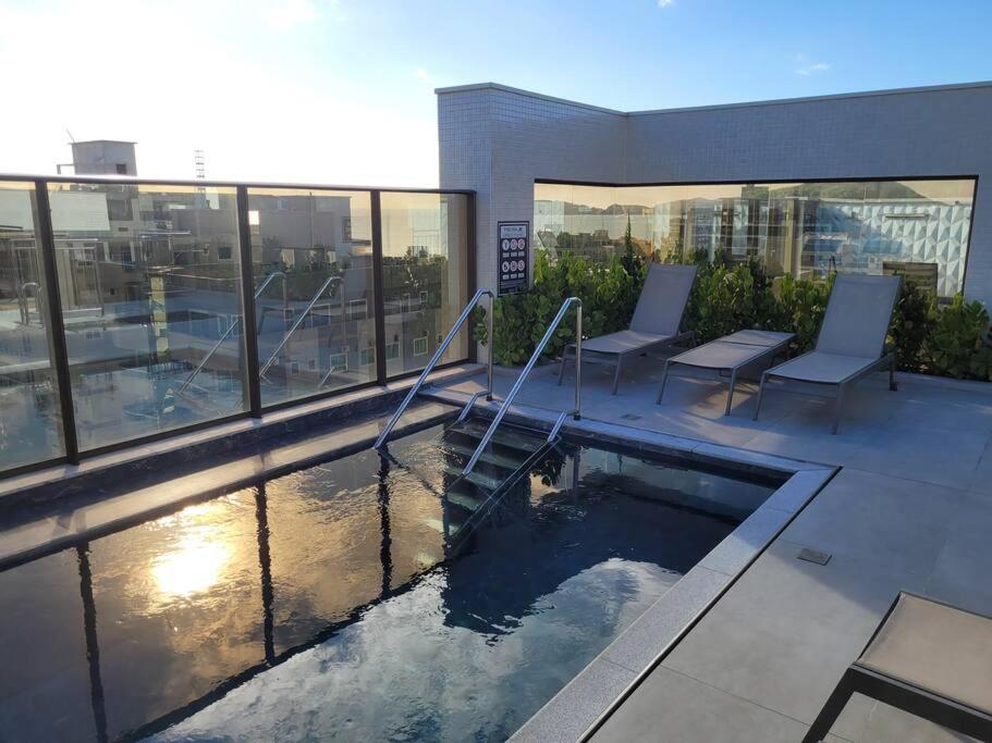 2 suítes novo, vista mar, alto padrão, piscina aquecida condominio
