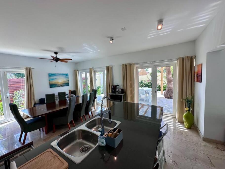 Palm Beach 6 bedroom Villa with Private Pool behind Marriott