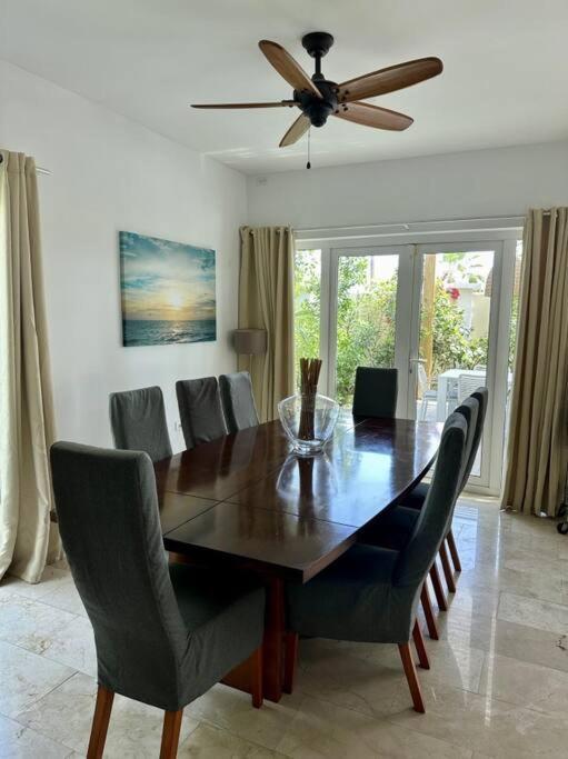 Palm Beach 6 bedroom Villa with Private Pool behind Marriott