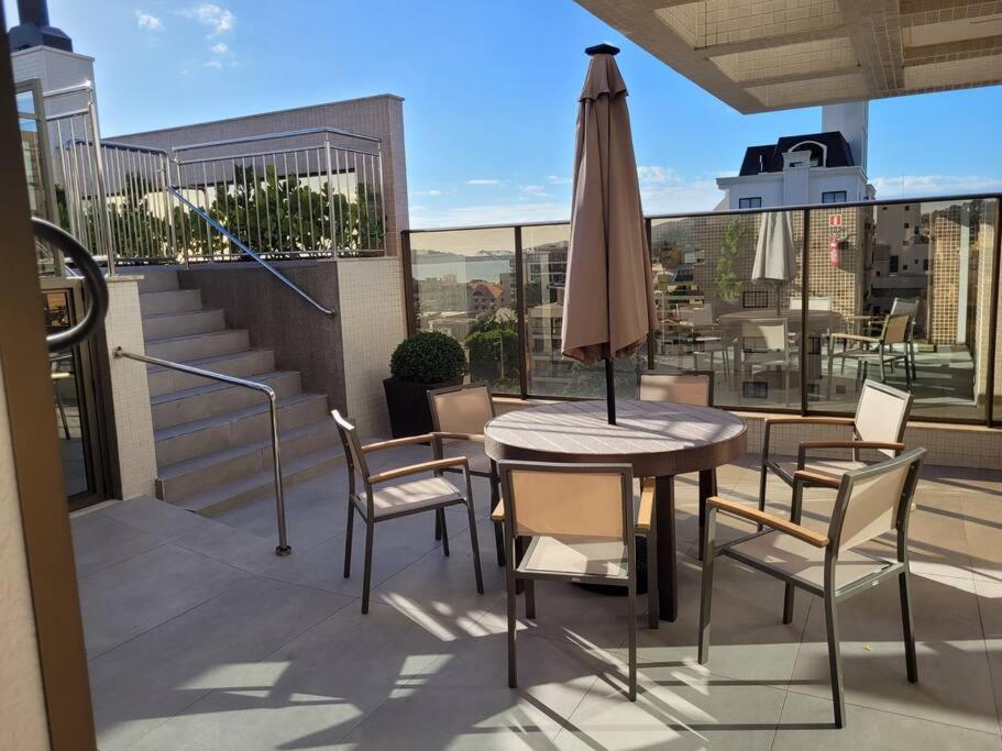 2 suítes novo, vista mar, alto padrão, piscina aquecida condominio