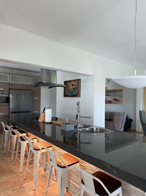 Palm Beach 6 bedroom Villa with Private Pool behind Marriott