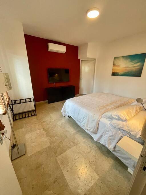 Palm Beach 6 bedroom Villa with Private Pool behind Marriott