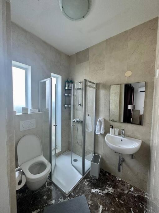 Palm Beach 6 bedroom Villa with Private Pool behind Marriott