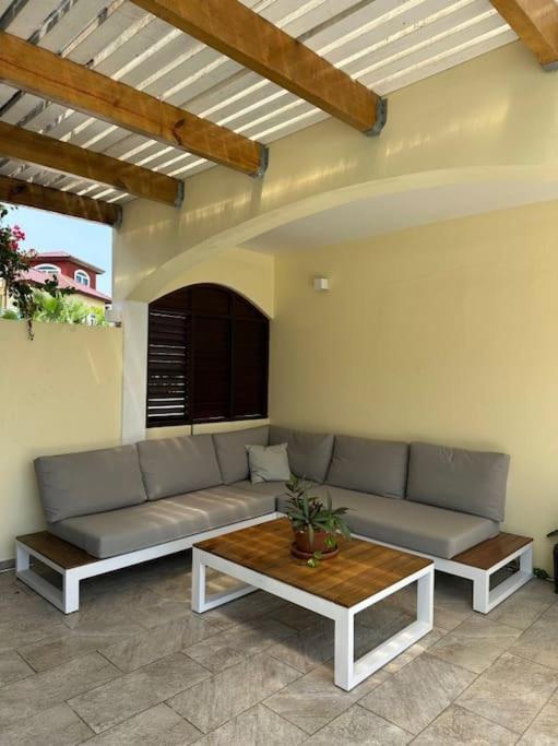 Palm Beach 6 bedroom Villa with Private Pool behind Marriott