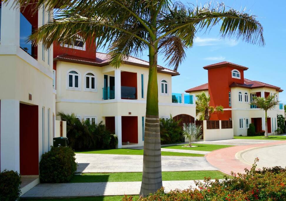 Palm Beach 6 bedroom Villa with Private Pool behind Marriott