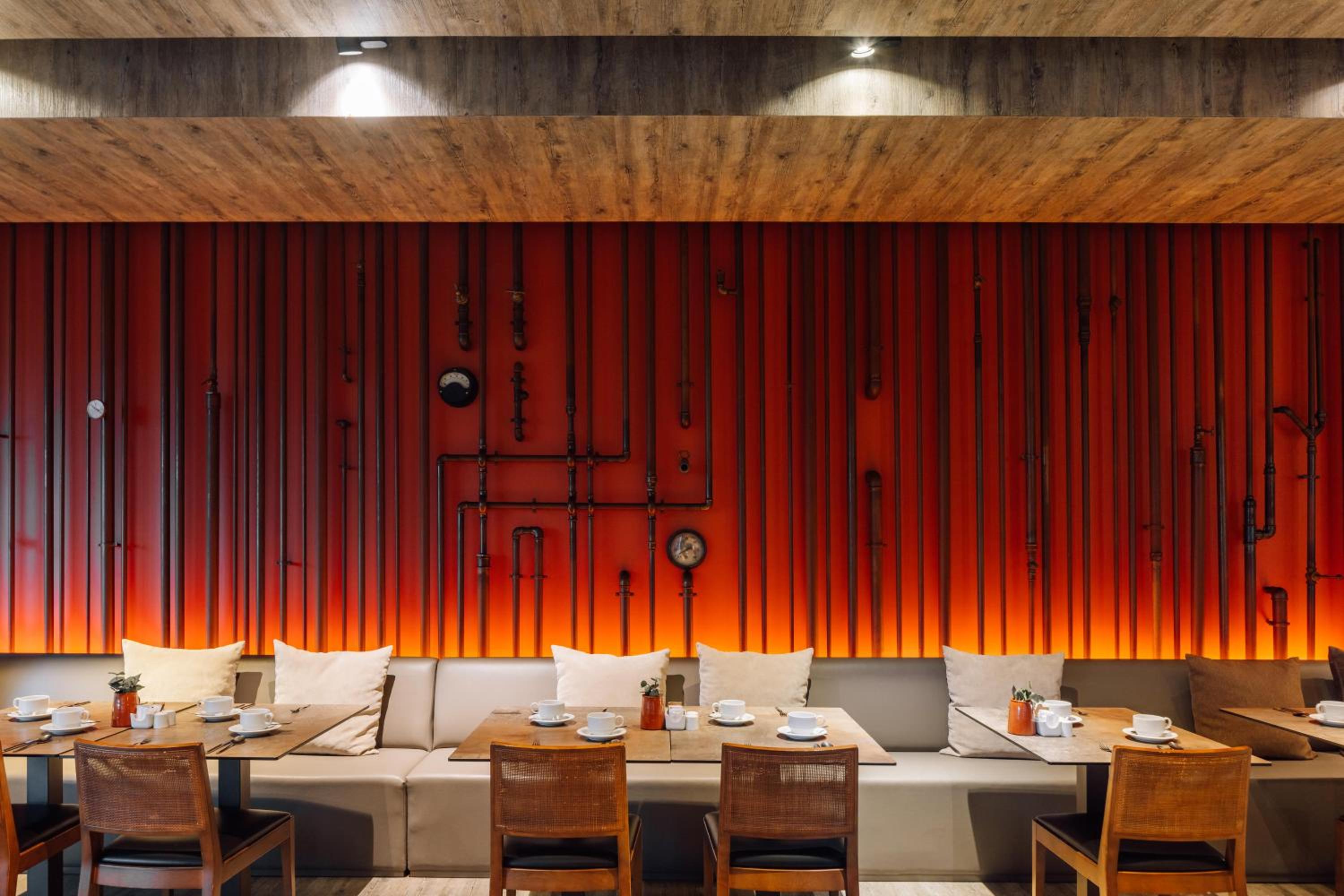 Saccharum Resort 77