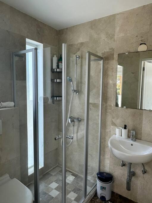 Palm Beach 6 bedroom Villa with Private Pool behind Marriott