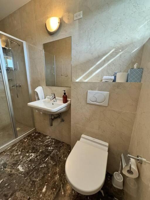 Palm Beach 6 bedroom Villa with Private Pool behind Marriott
