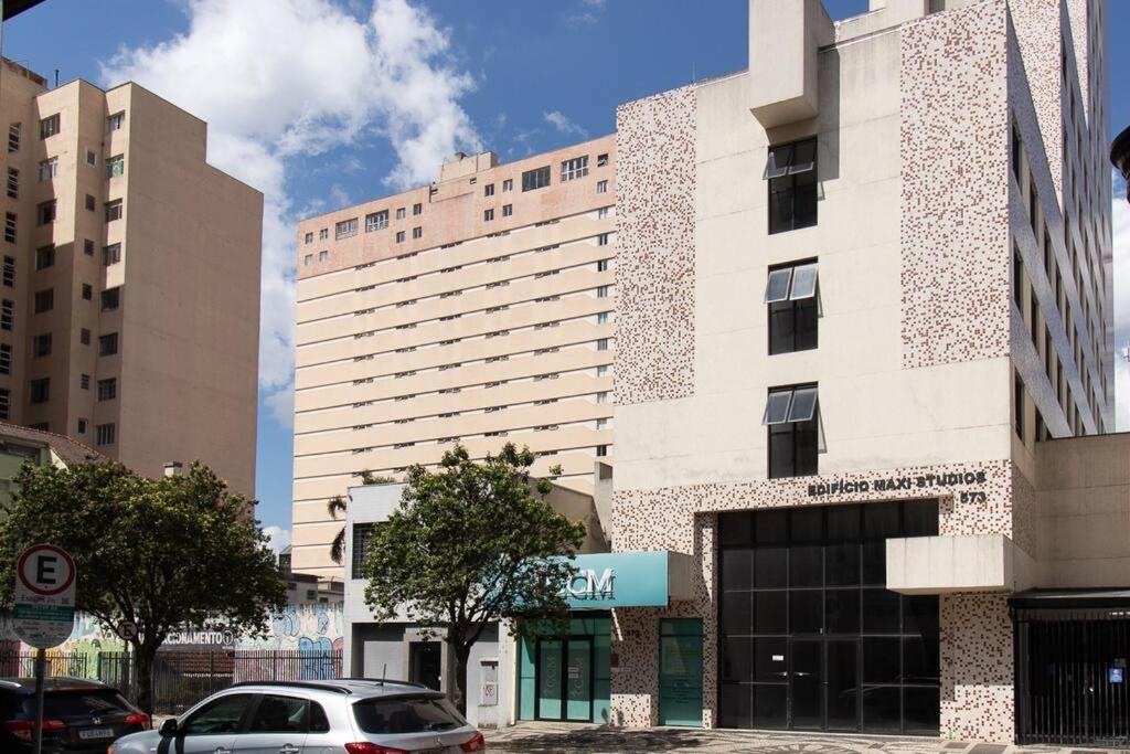 Studio no coração de Curitiba, ao lado do Shopping