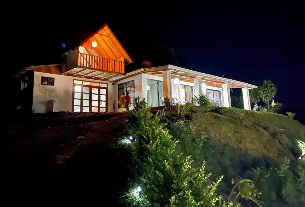 Alas House, Monteverde with amazing sunset view!