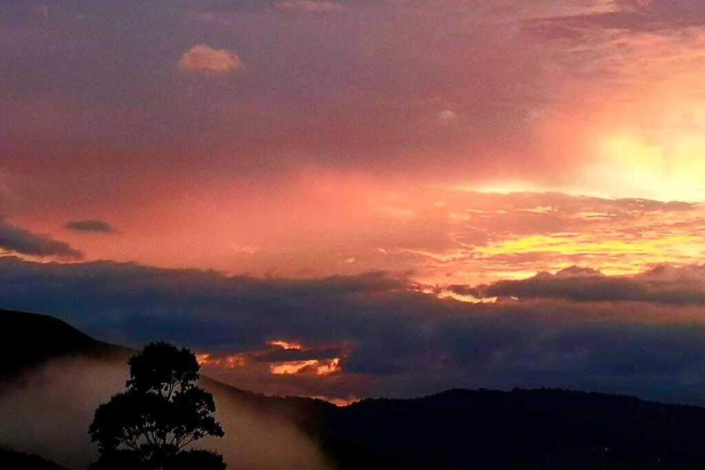 Alas House, Monteverde with amazing sunset view!