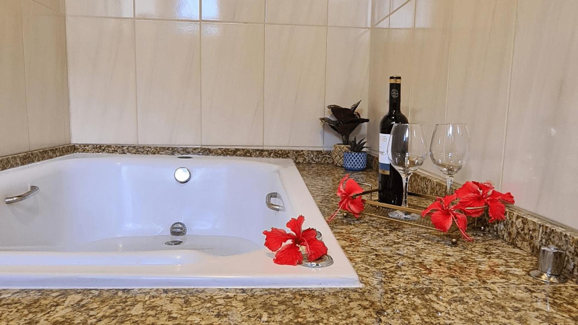 Apê Cabana com banheira hidro casal, ar condicionado