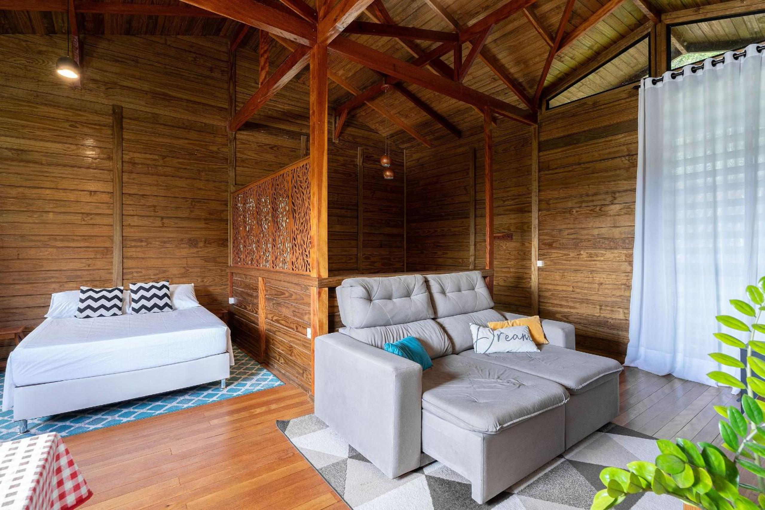 Apê Cabana com banheira hidro casal, ar condicionado