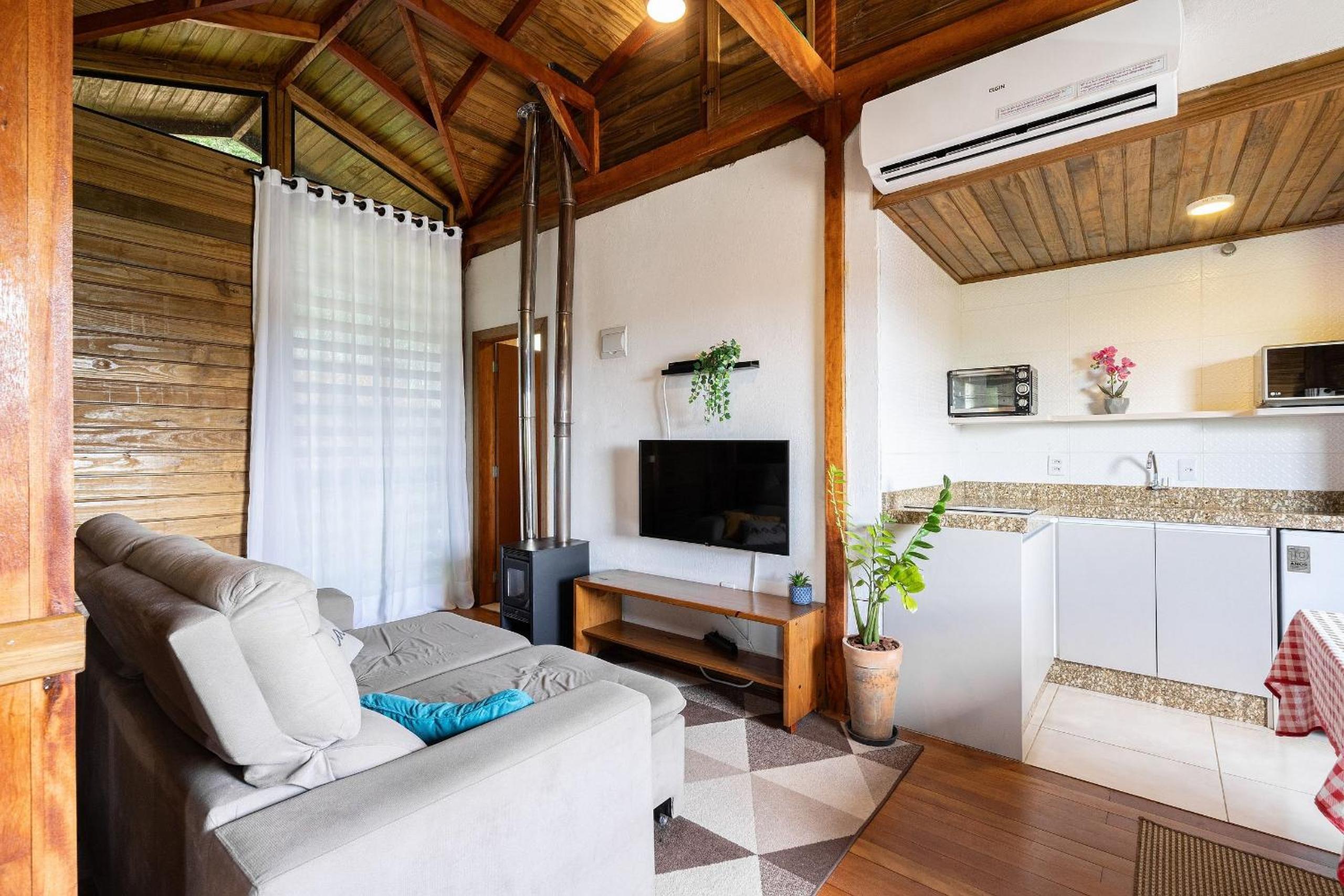 Apê Cabana com banheira hidro casal, ar condicionado