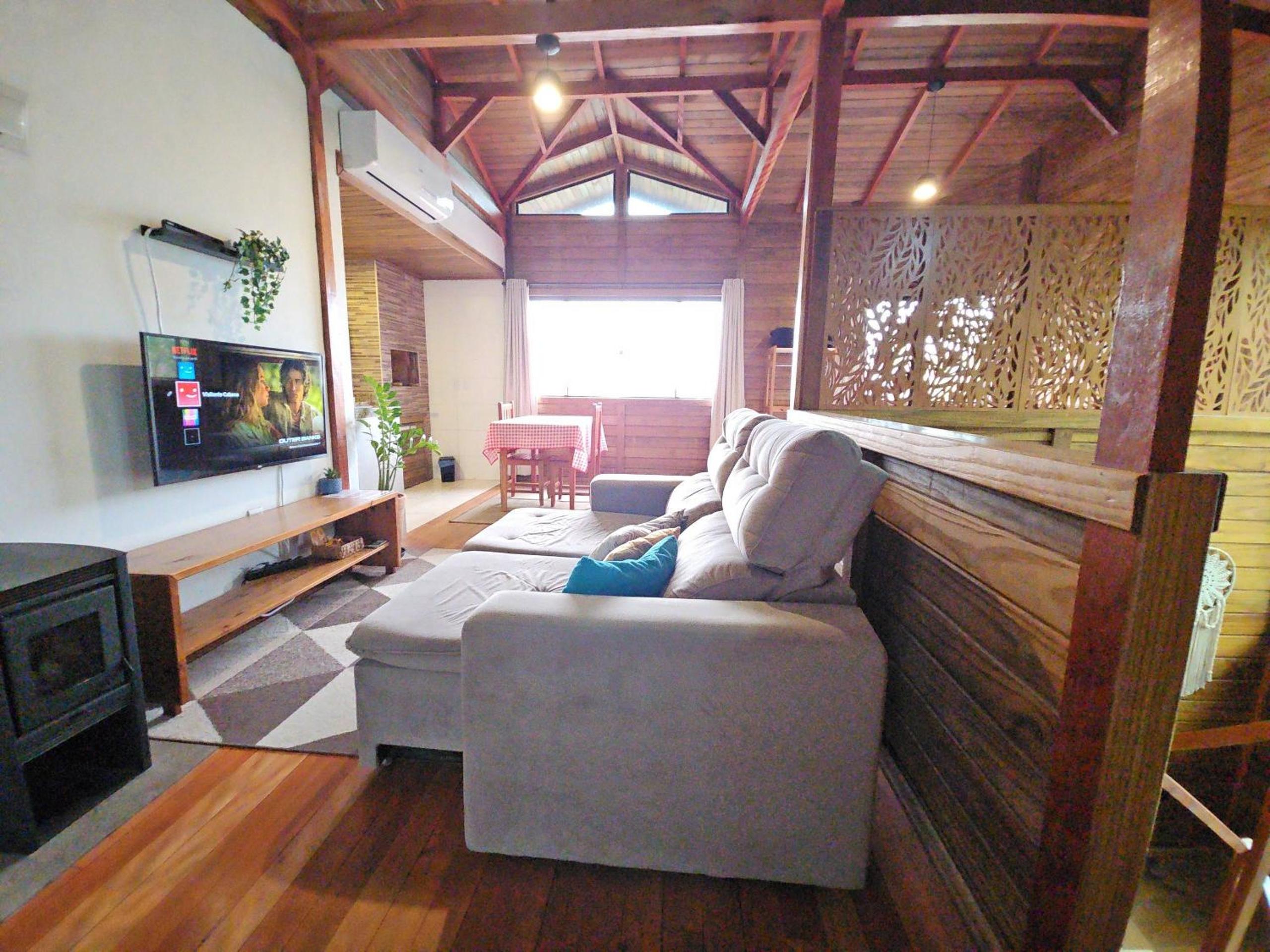 Apê Cabana com banheira hidro casal, ar condicionado