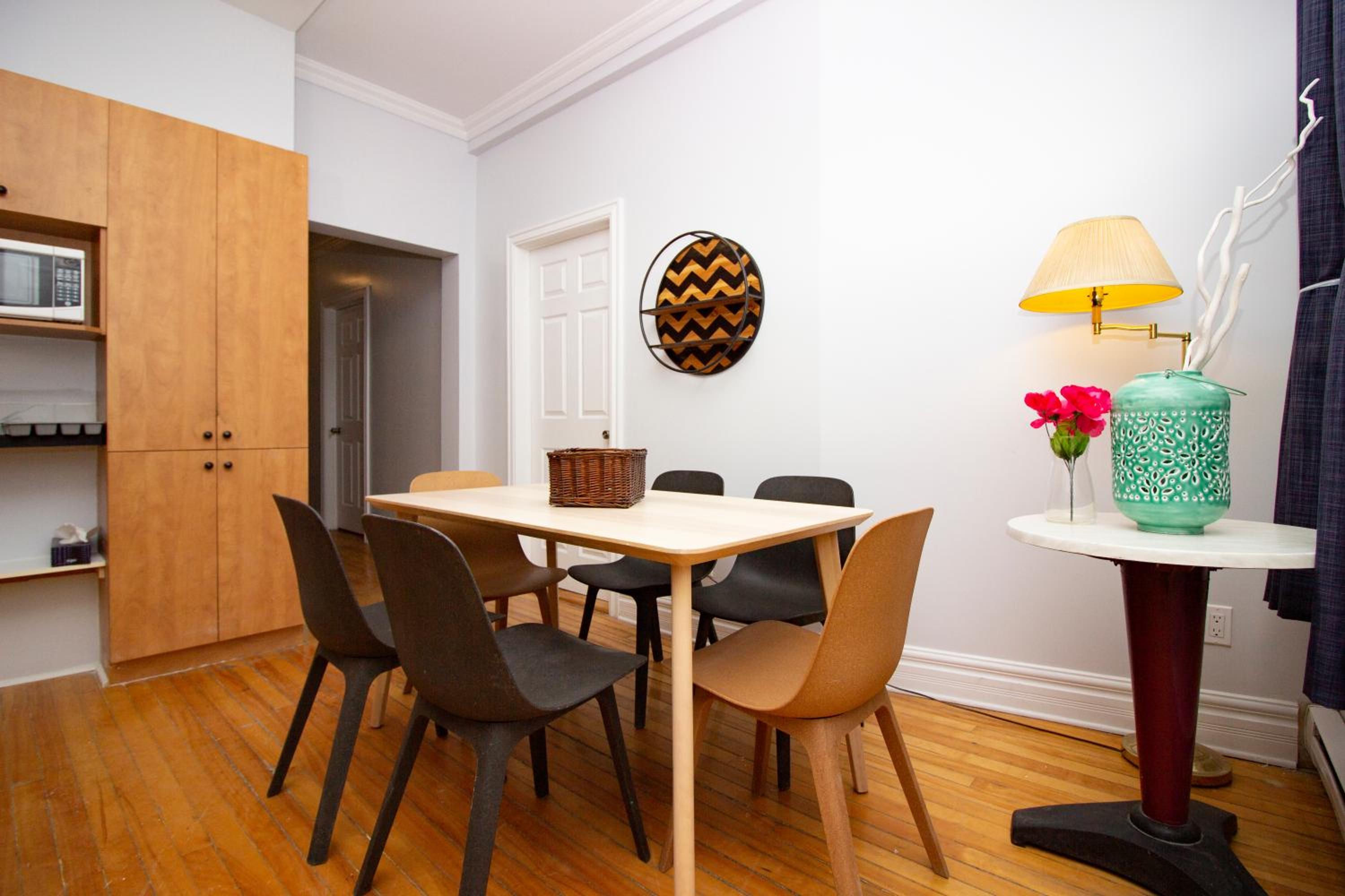 Mackay Street Downtown - Bell Center, Nightlife, & Metro at your doorstep!